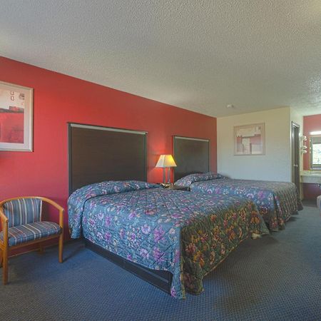 Regency Inn & Suites By Oyo Bay City Tx Exterior foto