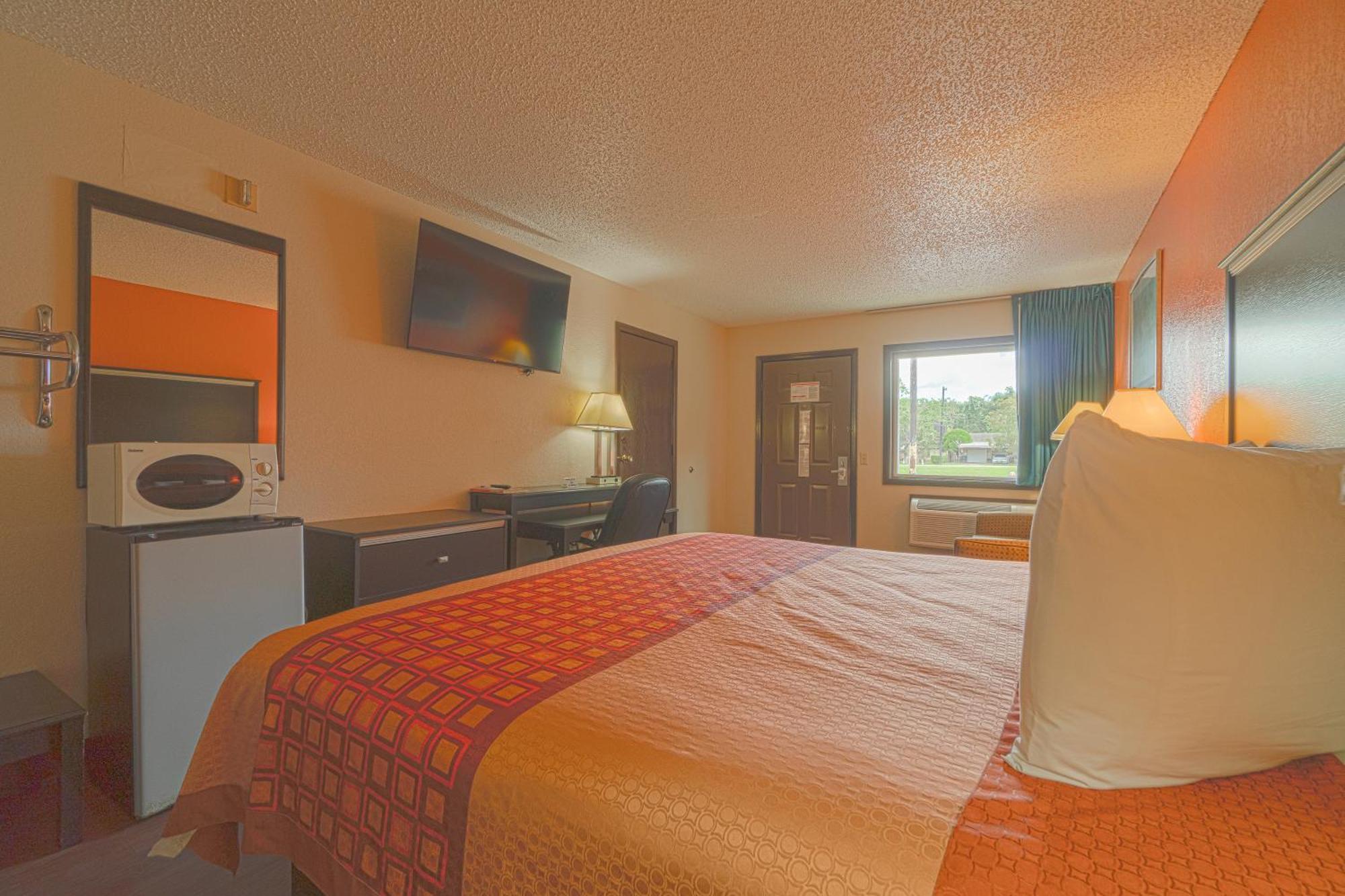 Regency Inn & Suites By Oyo Bay City Tx Exterior foto