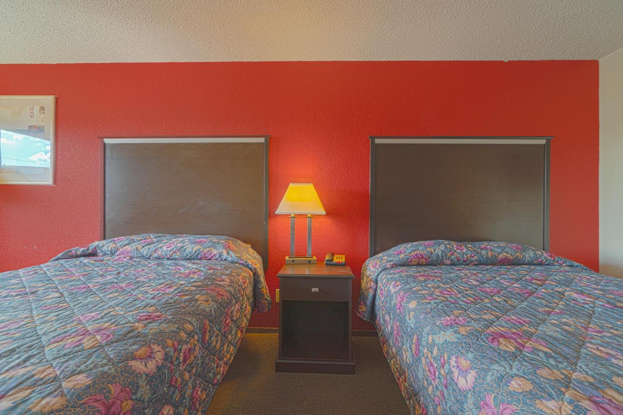 Regency Inn & Suites By Oyo Bay City Tx Exterior foto