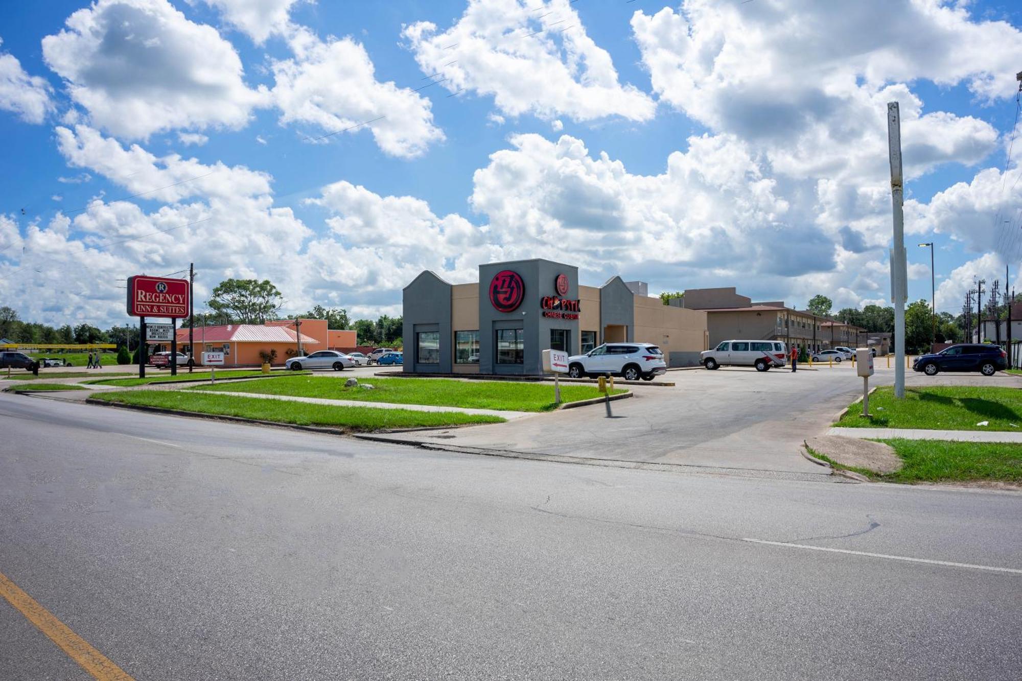 Regency Inn & Suites By Oyo Bay City Tx Exterior foto