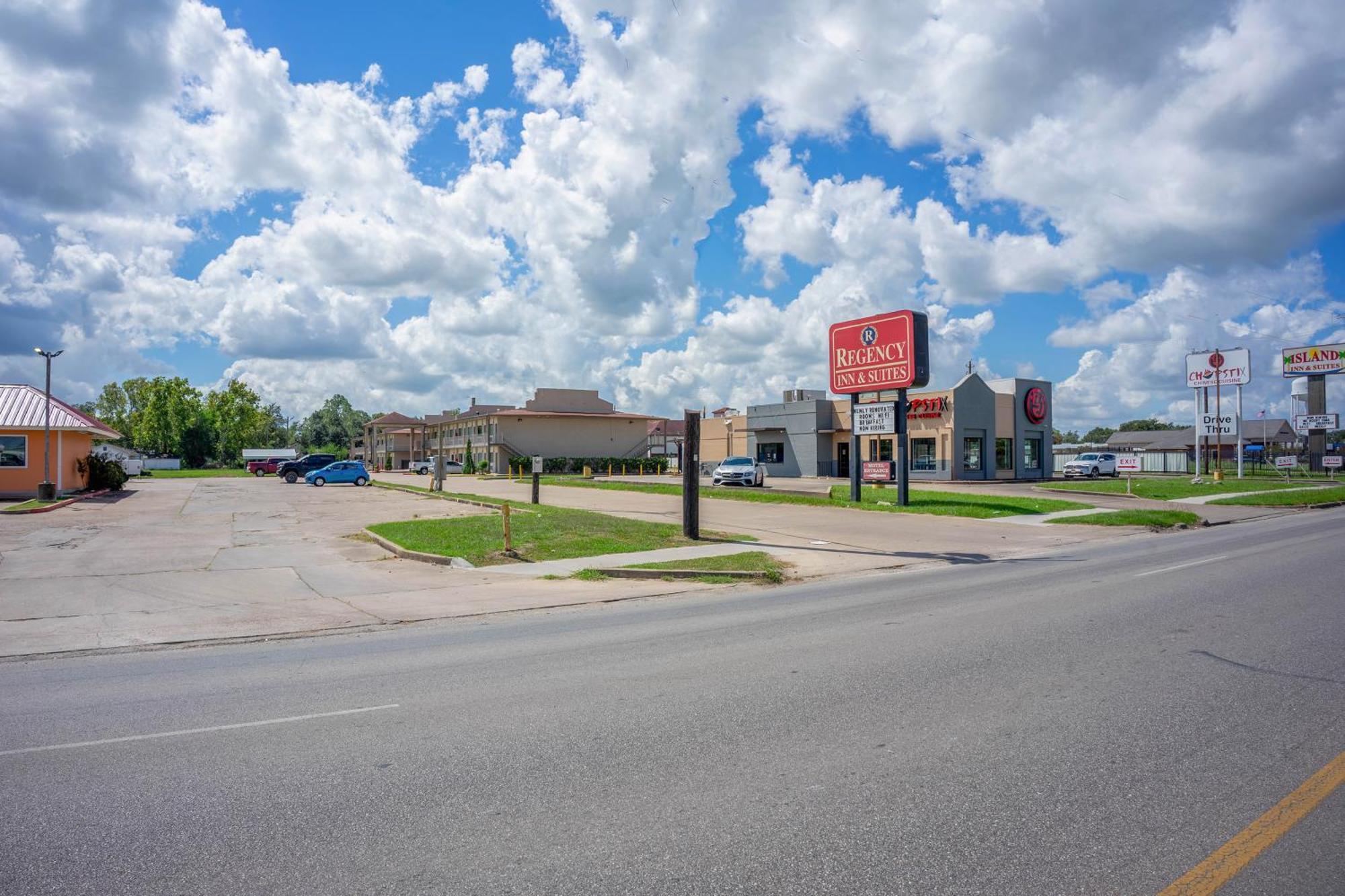 Regency Inn & Suites By Oyo Bay City Tx Exterior foto